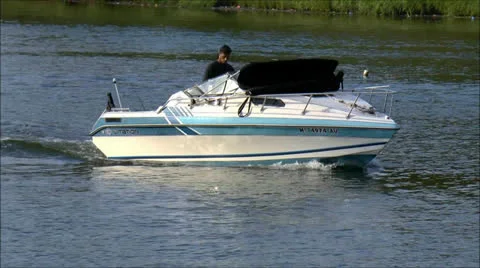 Motor Boat sails down river Video stock 26306086