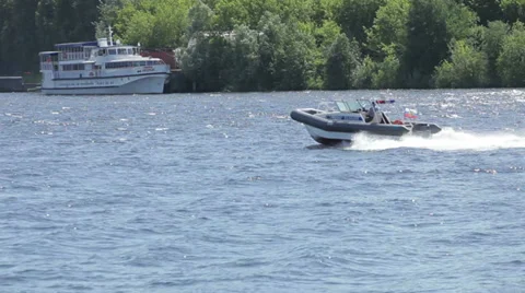 Motor boat sails quickly from right to left Stockbeeldmateriaal 35663806