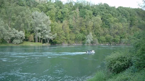 Motorboat in the Adda river Video stock 153972882