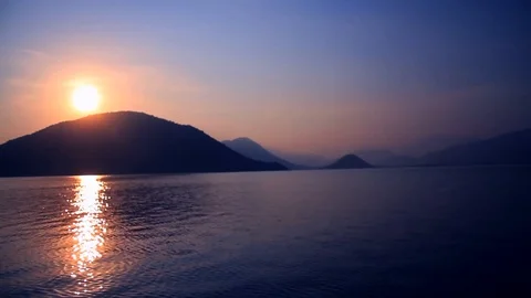 On a motorboat against the sunset (A) Video stock 102780079