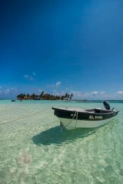 Motorboat anchoring in the turquoise waters of El Acuario, San Andres, Caribbean Stock Photos