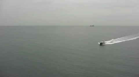 Motorboat approaching Video stock 493812