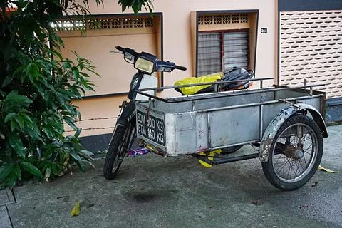 Motorcycle with additional space to carry goods Stockfoto's