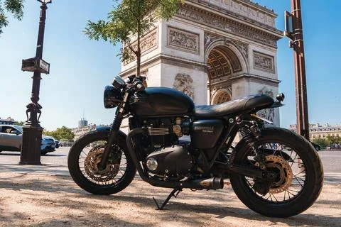 Motorcycle at Arc de Triomphe Stock Photos