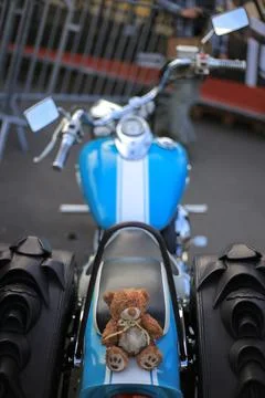 Motorcycle chopper with teddy bear Foto stock