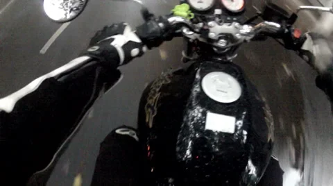 Motorcycle on the city roads Video stock 32887705