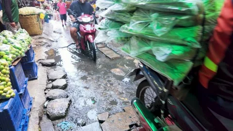 Motorcycle Delivery Drivers Navigating Busy Bangkok Flower Market Street Stock Footage 343366693