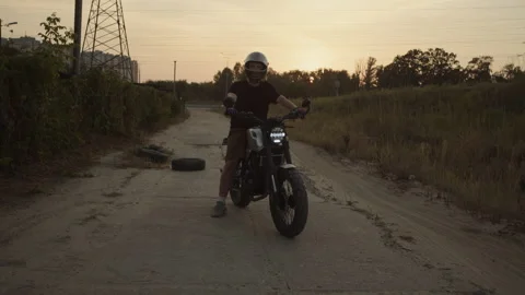 The motorcycle driver is ready to start his travel on the off -road Video stock 253447763