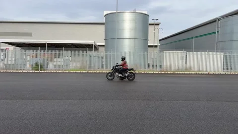 Motorcycle Emergency Stop Procedure Slow Motion 4K Mod 1 Test Motorcycle 스톡 동영상 223012440