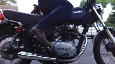 Motorcycle kick started by rider Vídeos de archivo 56207719