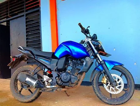 A Motorcycle parking on the road left side ready to ride Stock-Fotos