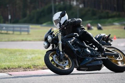 Motorcycle practice leaning into a fast corner on track Foto stock