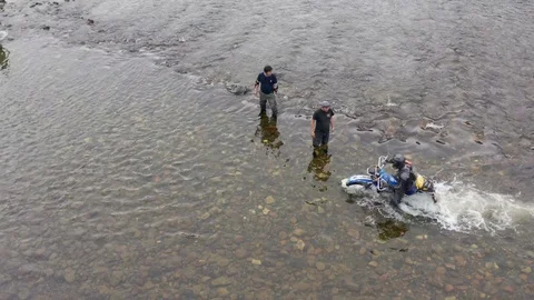 Motorcycle river crossing. 動画素材 117620727