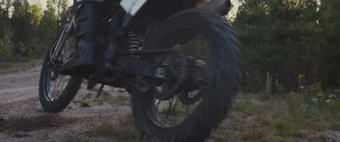 Motorcycle start in the forest Video stock 169511605