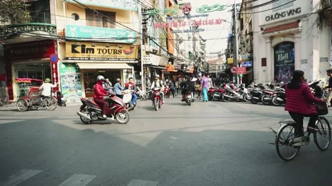 Motorcycle Traffic Pass Through Old Town, Hanoi Vietnam Vidéo 132166620