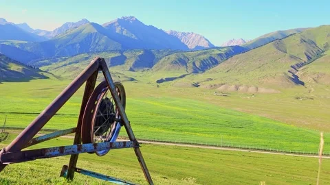 Motorcycle wheel on metal frame in mountains Stockbeeldmateriaal 303535912