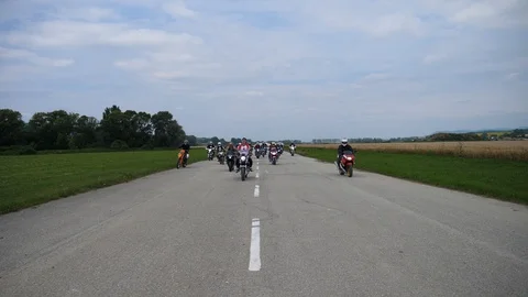 Motorcycles in group on the road 库存影片 101981115