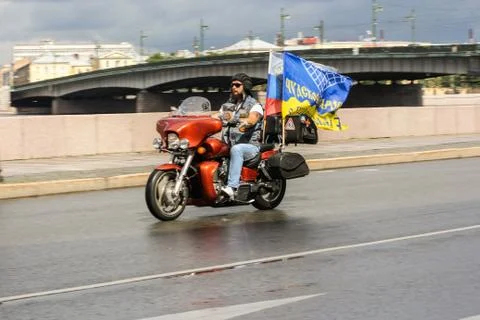 Motorcyclist with flags. Foto stock