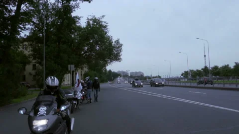 Motorcyclists stand by the side of the road Video stock 102360750