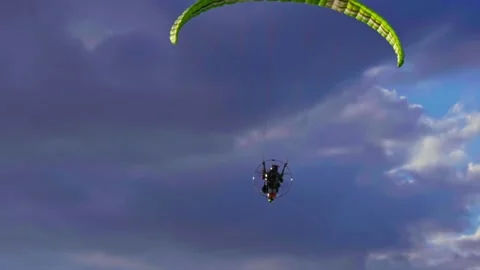 Motorized paraglider passing by at the beach 動画素材 161773233