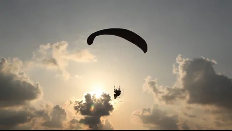 Motorized powered parachute in the sky Видео 10868253