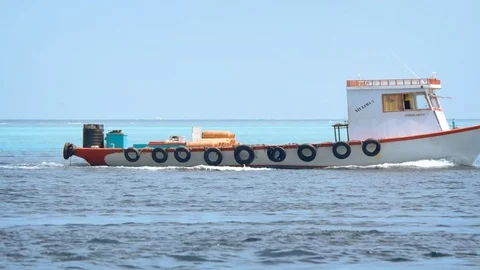 Motorized Utility Boat Passes by Pier at Adaaran Prestige Vadoo, in Maldives. 库存影片 74630788