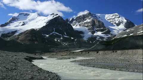 Mount Andromeda and Mount Athabasca in the Columbia Icefield, Canada Видео 59790415