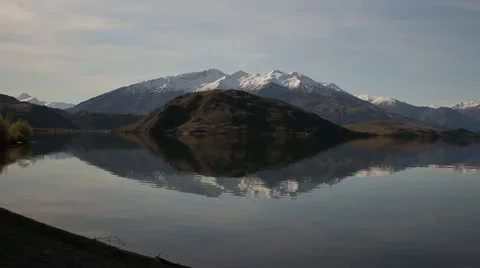Mount Aspiring Lake Shadow, Wanaka Stockbeeldmateriaal 21831234