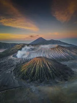 Mount Bromo, (2,614 m) is an active volcano located in Bromo Tengger Semeru N Foto stock