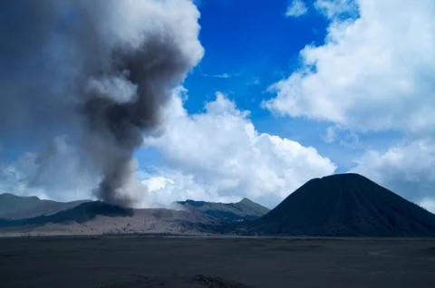 Mount Bromo, active volcano with blue sky and white clouds, Indonesia. Stockfoto's