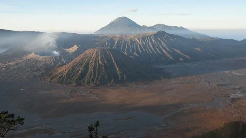 Mount Bromo Sunrise – Java Island Indonesia Volcano Landscape. Vídeos de archivo 140324208