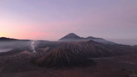 Mount Bromo Sunrise Timelapse, East Java, Indonesia. 動画素材 346571982