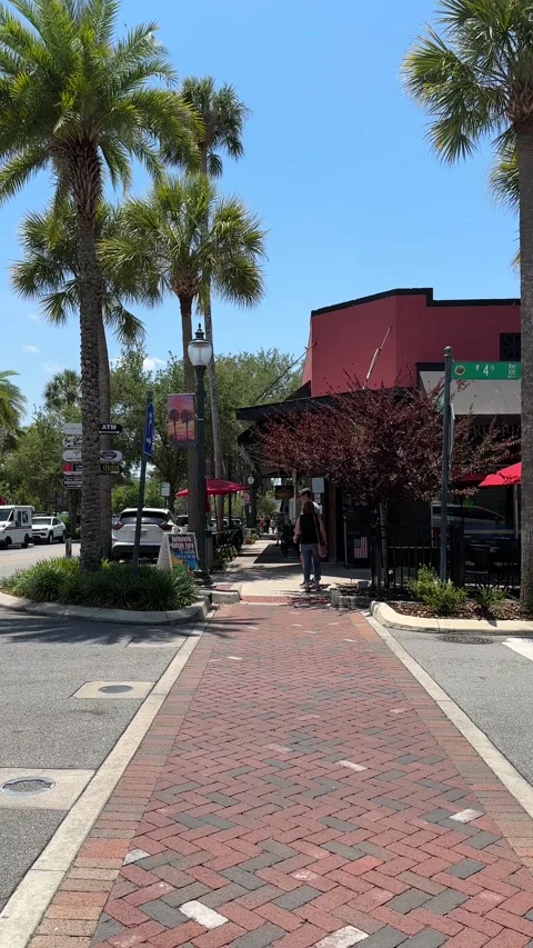 Mount Dora, Florida, USA - 05 09 2024: Walking tour Mount Dora Stock Footage 320822767