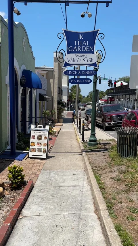 Mount Dora, Florida, USA - 05 09 2024: Walking tour Mount Dora Stock Footage 320822780