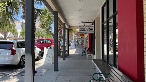 Mount Dora, Florida, USA - 05 09 2024: Walking tour Mount Dora Stock Footage 320822798