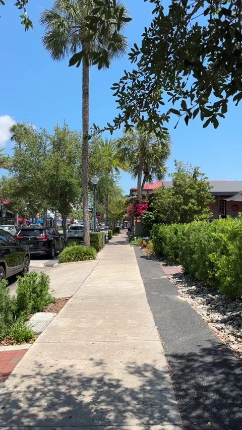 Mount Dora, Florida, USA - 05 09 2024: Walking tour Mount Dora Stock Footage 320822802