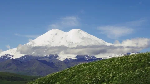 Mount Elbrus sunlight north side at summer sunny sunrise / mountain peak Vidéo 127738526