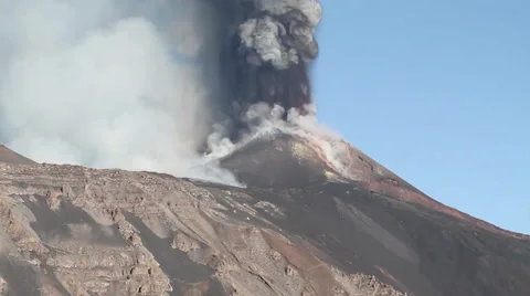 Mount Etna violent eruption Stock Footage 35371484