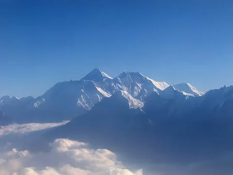 Mount Everest on a cloudless day with blue sky. Foto stock