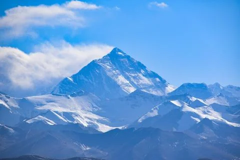 Mount Everest with Clouds Passing Overhead 写真素材