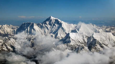 Mount Everest inside from Clouds Vidéo 147692208