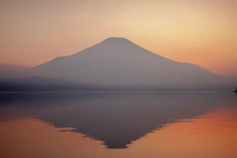 Mount Fuji appearing upside down in Lake Yamanakako Stock Photos