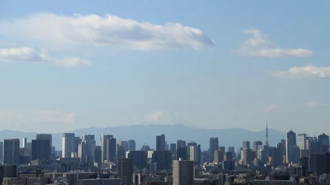 Mount Fuji through Tokyo Tower and Skyscrapers Vídeo Stock 327614806