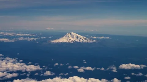 Mount Hood Mount Rainer Mount Adams Mount St Helens from Airplane Window Aerial Vídeos de archivo 280702726