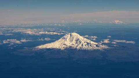 Mount Hood Mount Rainer Mount Adams Mount St Helens from Airplane Window Aerial 库存影片 280702737
