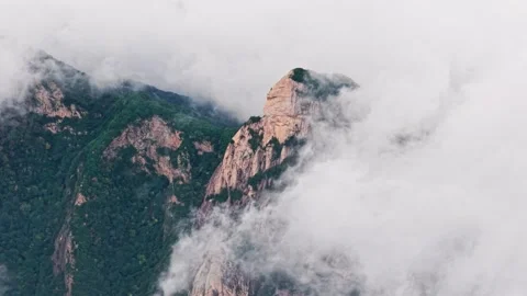 Mount Hua Winter Snow Drone 4K Stockbeeldmateriaal 337054860