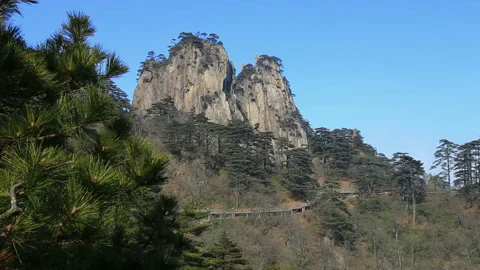 Mount Huangshan with a blue sky background. Stockbeeldmateriaal 125307650