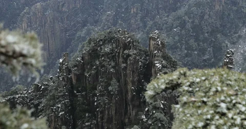 Mount Huangshan in snow Видео 125318083