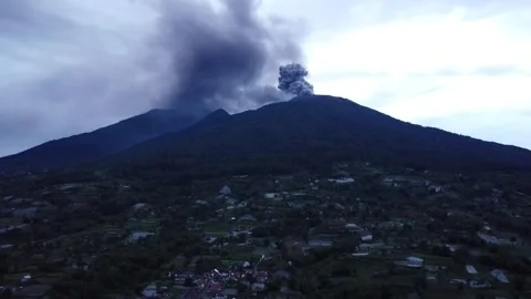 Mount Marapi Eruption Vídeos de archivo 292120753