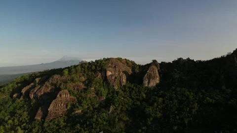 Mount Merapi seen afar from the peak of the Nglanggeran Ancient Volcano Vídeo Stock 347534874